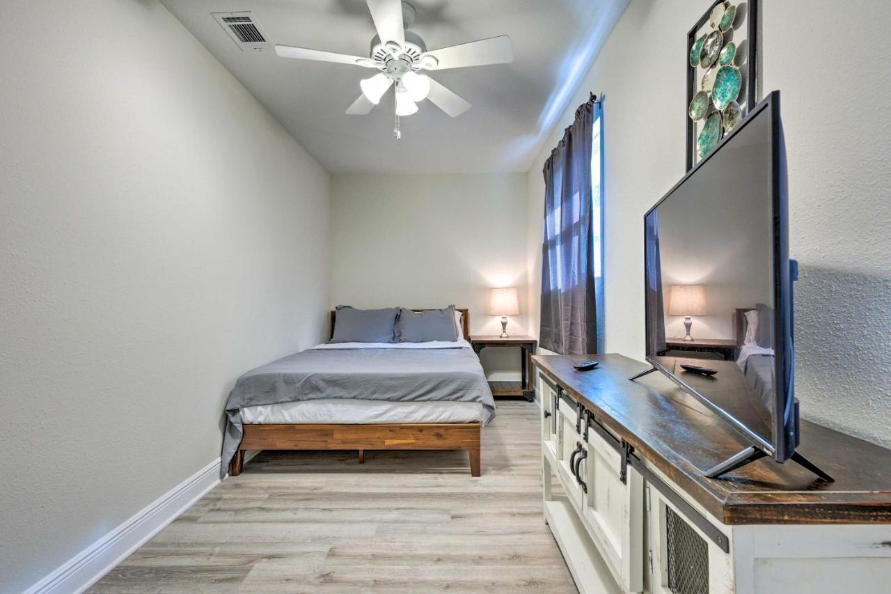 Spacious Gulfport Home With Yard 1 Mi To Beach 외부 사진