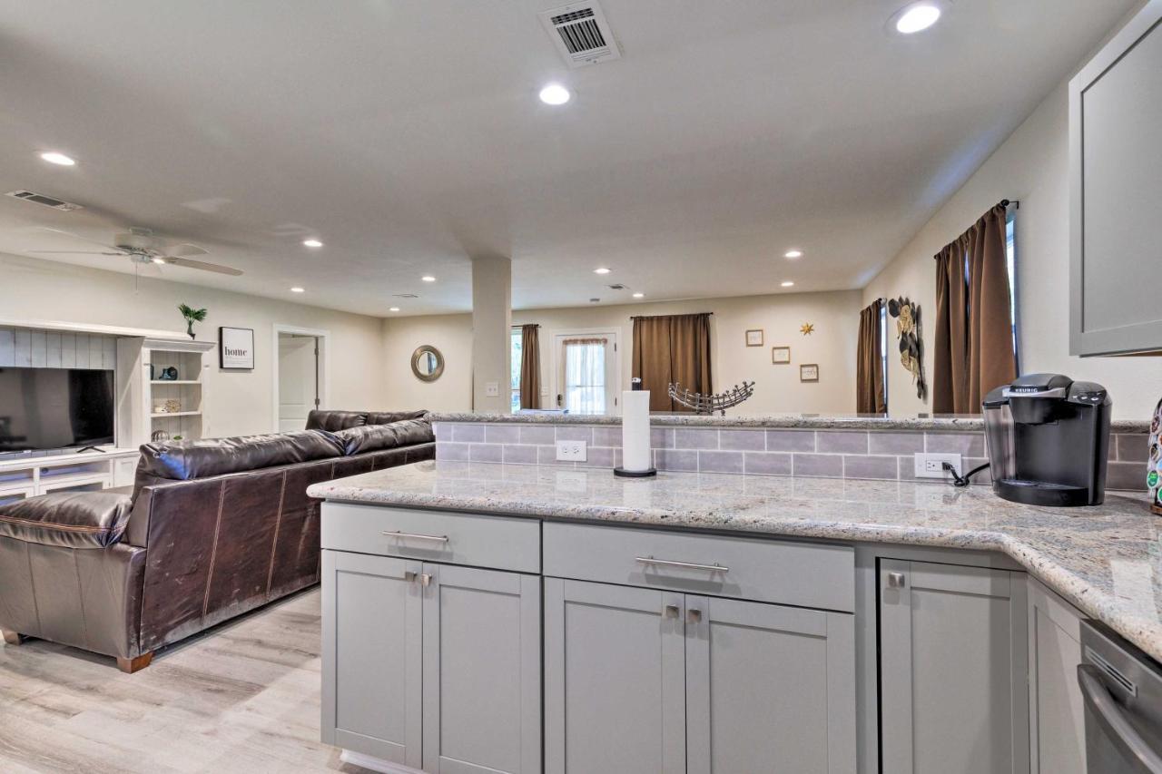 Spacious Gulfport Home With Yard 1 Mi To Beach 외부 사진