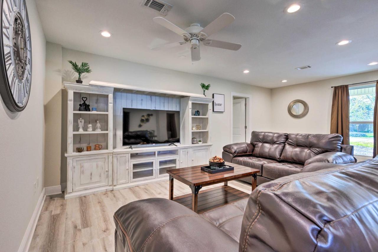 Spacious Gulfport Home With Yard 1 Mi To Beach 외부 사진